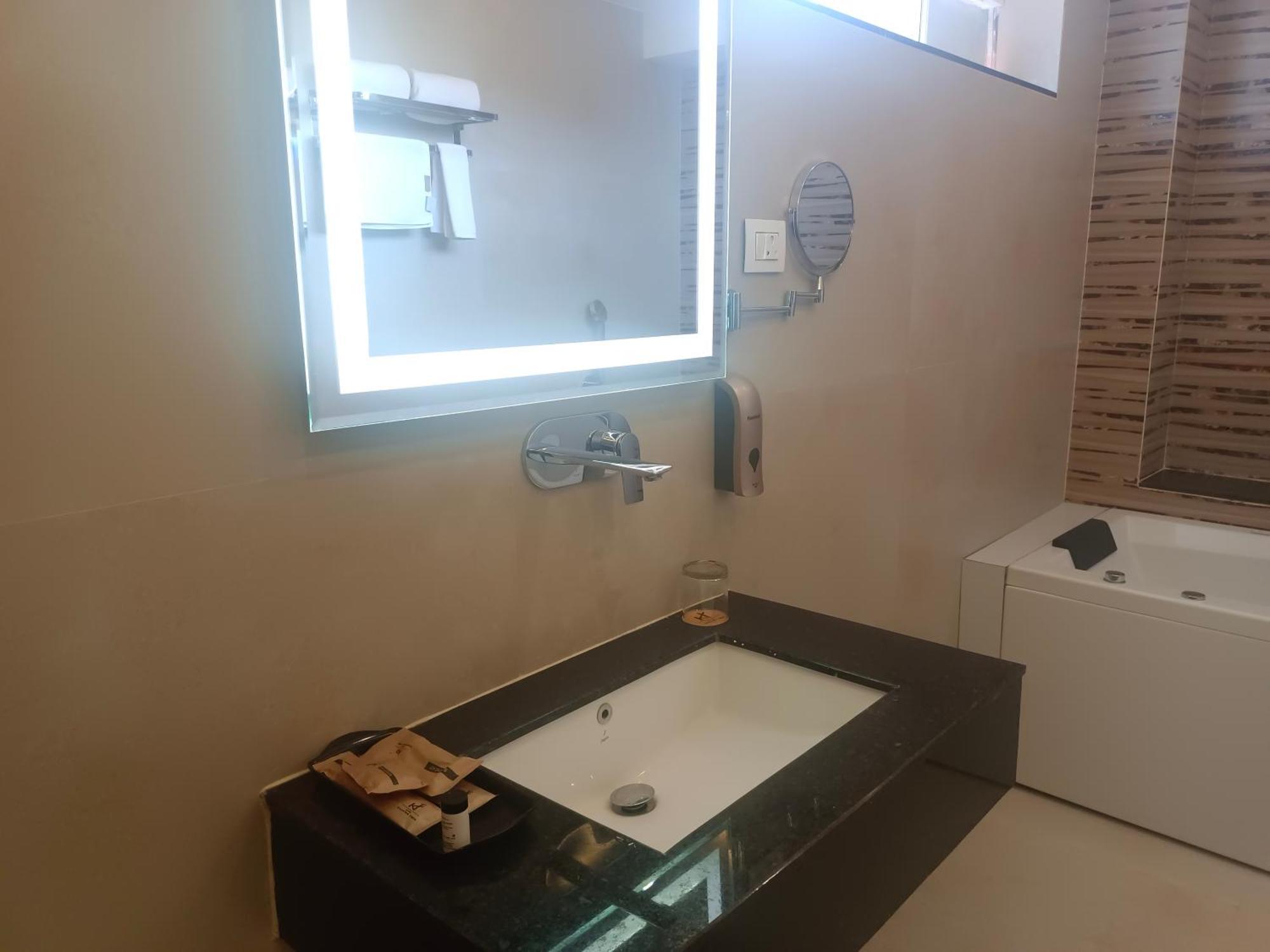 Hotel Kadamb Tree Jabalpur Luaran gambar